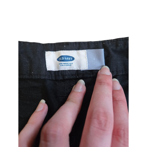 Old Navy plain black shorts with pockets, size 4 - Picture 3 of 4